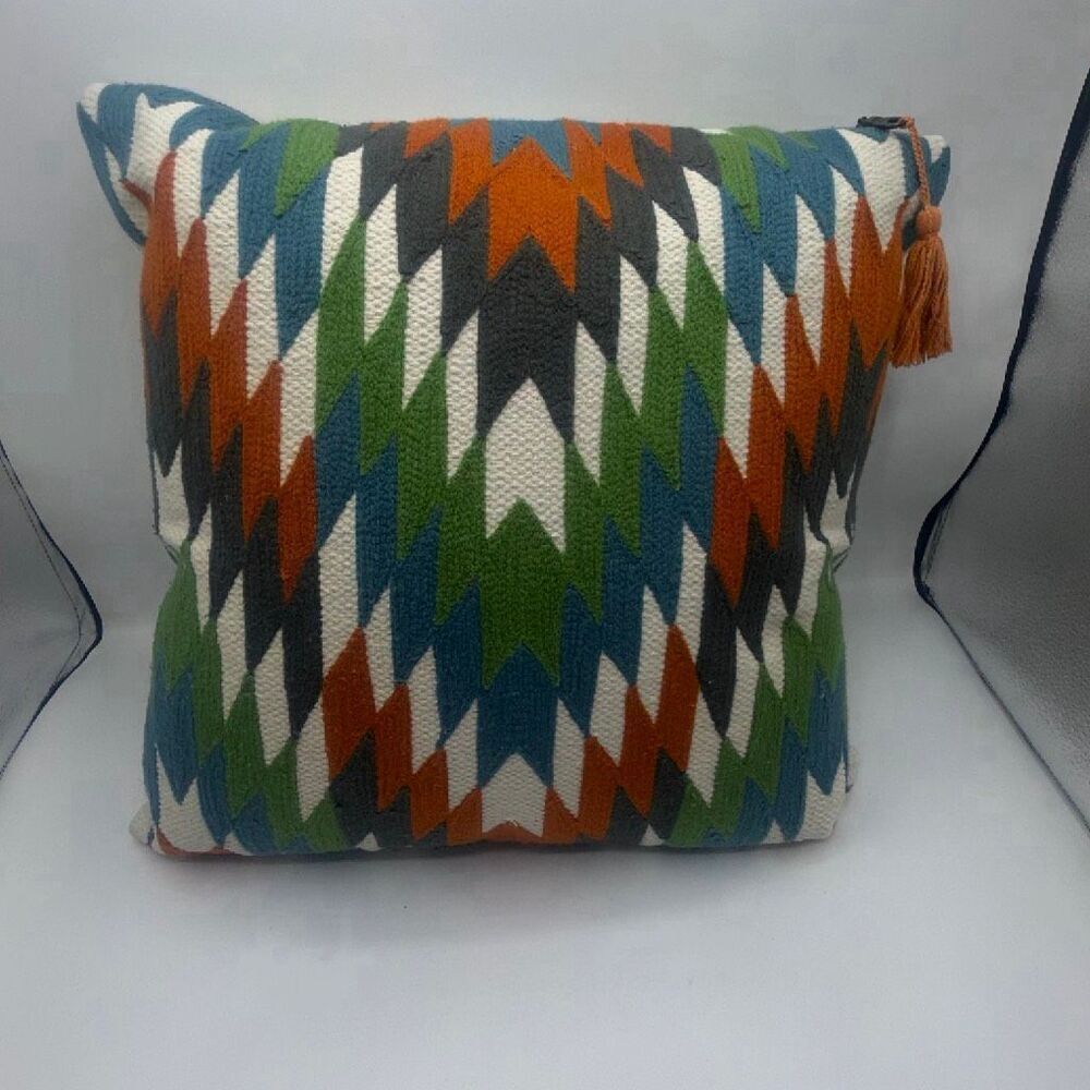 CRATE & BARREL Tempest Needlepoint Woven Pillowcase and Insert- 16” x 16”